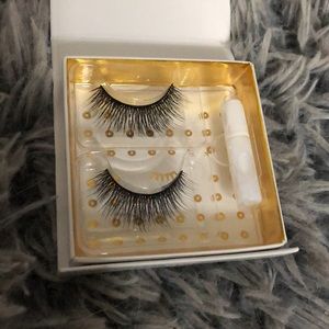 NWOT battington lashes!
